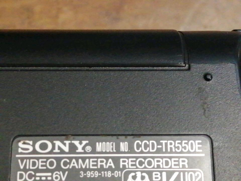 SONY CCD-TR550E, Videocamera Hi8 und Video 8, mit Zubehör!!!