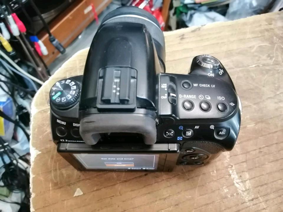 SONY ALPHA 500 Digitalkamera + SONY DT Objektiv + Zubehör!!