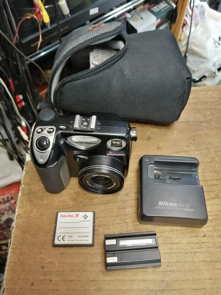 NIKON COOLPIX 5000, Digital-Kamera mit Zubehör!!