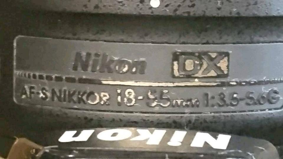 NIKON D3000, Digital-Camera + Objektiv und Zubehör, guter Zustand