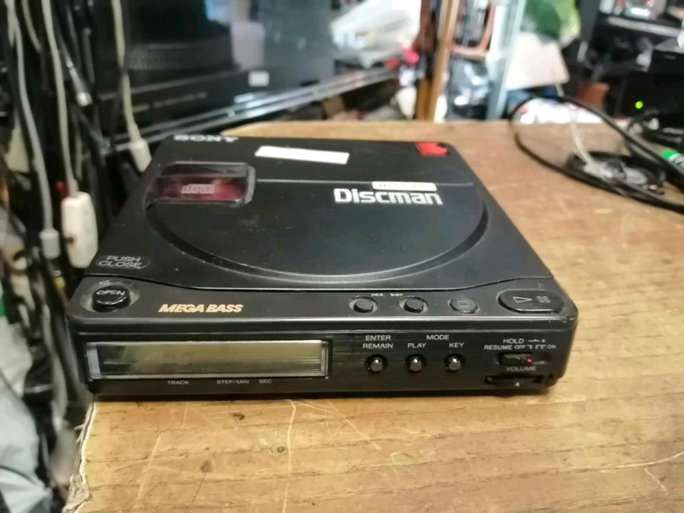 SONY D-99, Discman/CD-Player, DEFEKT!!