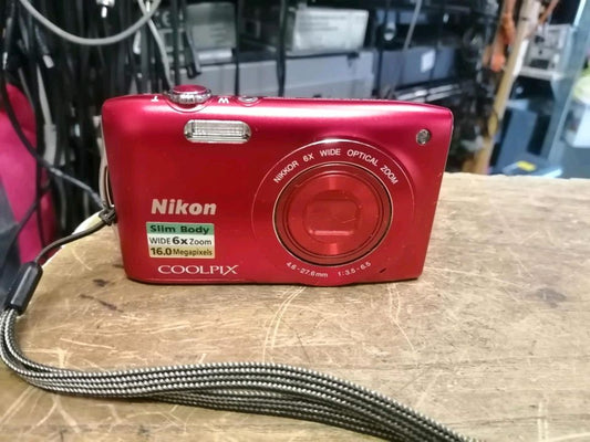 NIKON COOLPIX S3200, Digital-Kamera mit Zubehör, Rot!!