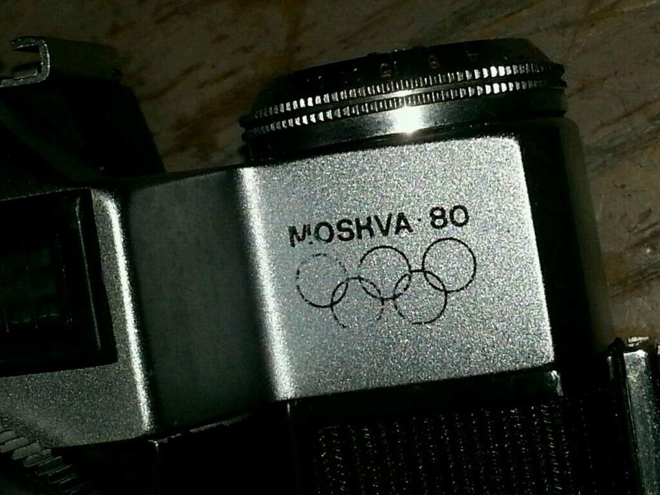 ZENIT-E Moskva 80; Analog-Camera+Objektiv REVUENON