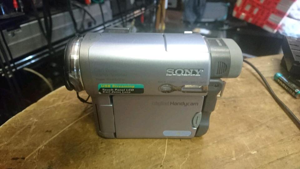 SONY DCR-TRV12E, MiniDV-Videocamera mit Zubehör!