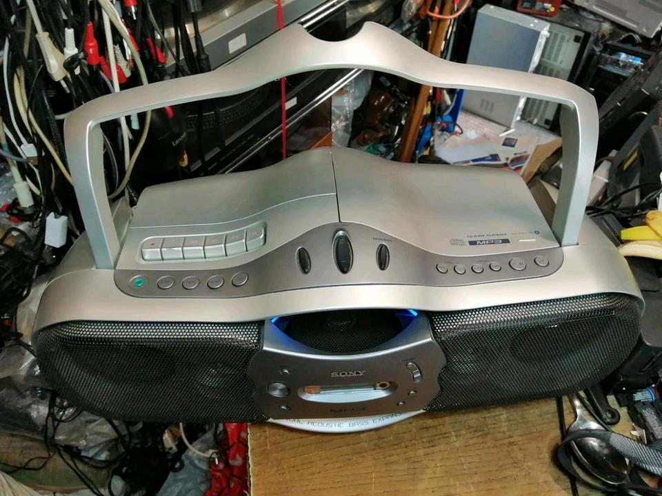 SONY CFD-F17CP, Radio-Cassetten-Recorder mit CD!!