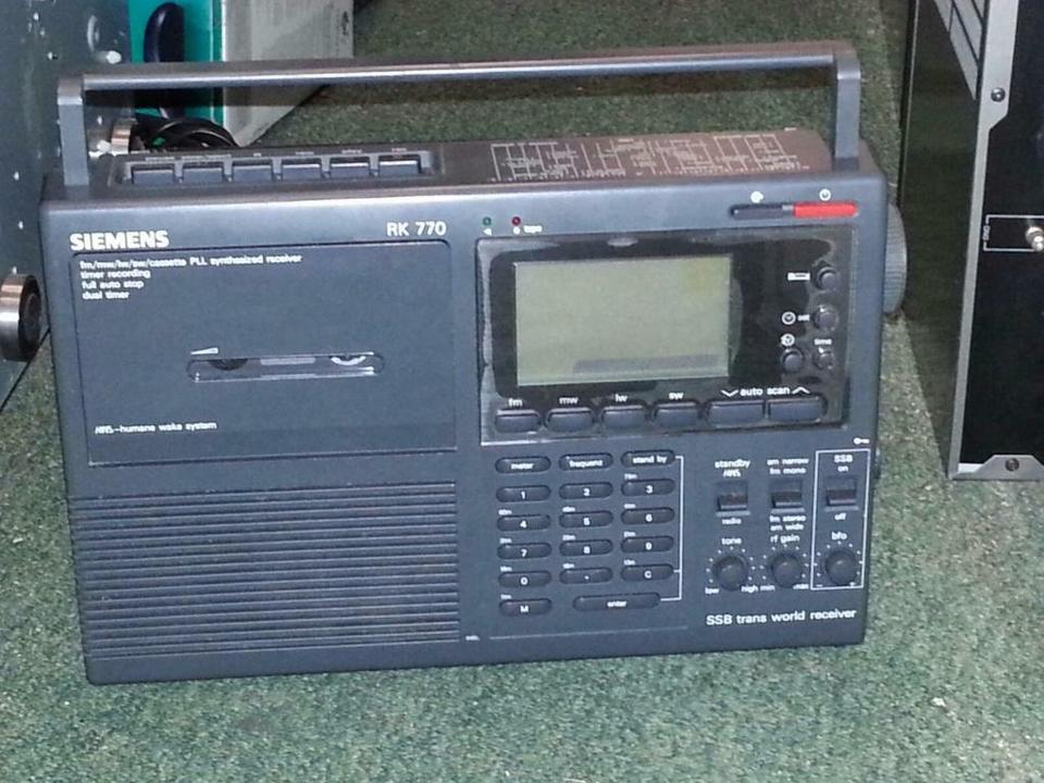 SIEMENS RK-770 G6 II; Radio-Cassetten-Recorder, etwas DEFEKT!