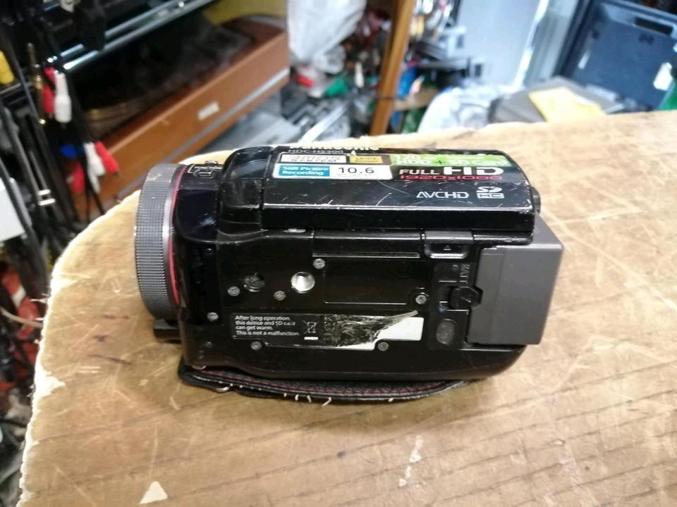 PANASONIC HDC-HS300, Videocamera OHNE Speicherkarte!!!