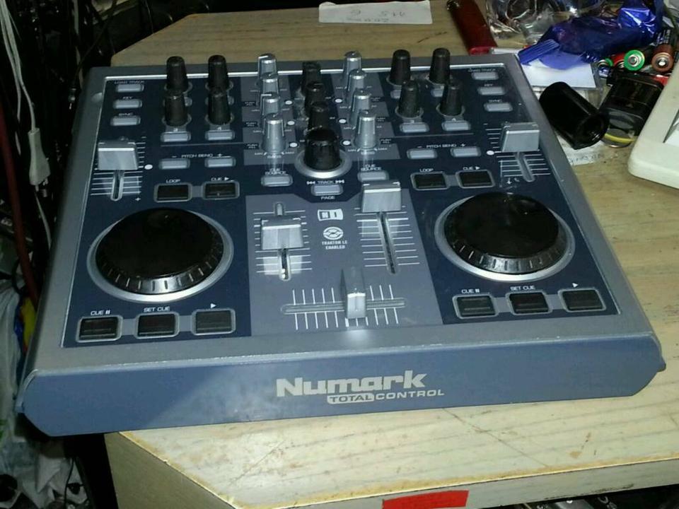 NUMARK Total Control, Mixer mit USB-KABEL, toll!