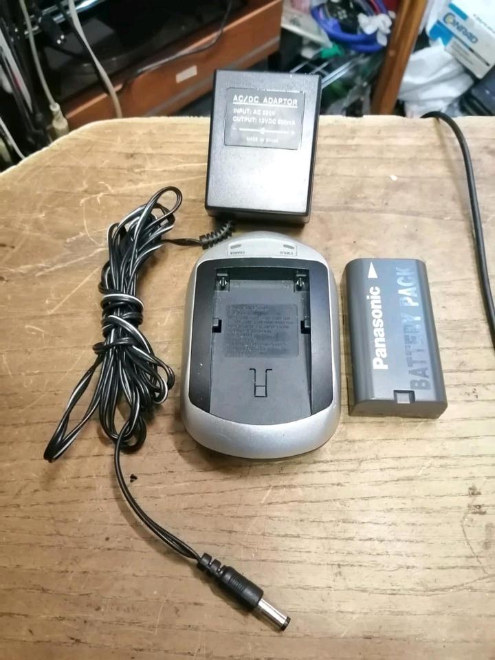 PANASONIC AG-EZ35E MiniDV-Videocamera mit Zubehör!!