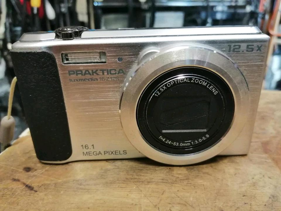 PRAKTICA LUXMEDIA 16-Z12S, Digital-Kamera mit Zubehör!!!