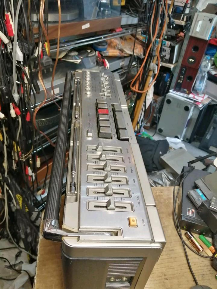 SHARP GF-9090H, Radio-Cassetten-Recorder, etwas DEFEKT!!!