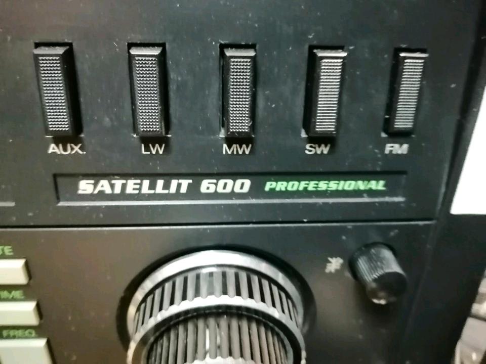 GRUNDIG 600 Professional, Radio, etwas DEFEKT!!