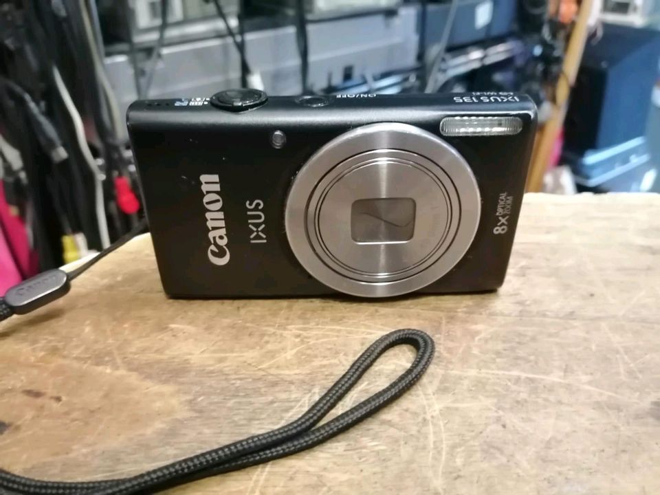 CANON IXUS 135, Digital-Kamera mit Zubehör!! Guter Zustand!