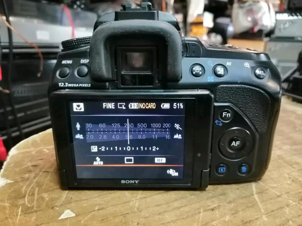 SONY ALPHA 500 Digitalkamera + SONY DT Objektiv + Zubehör!!