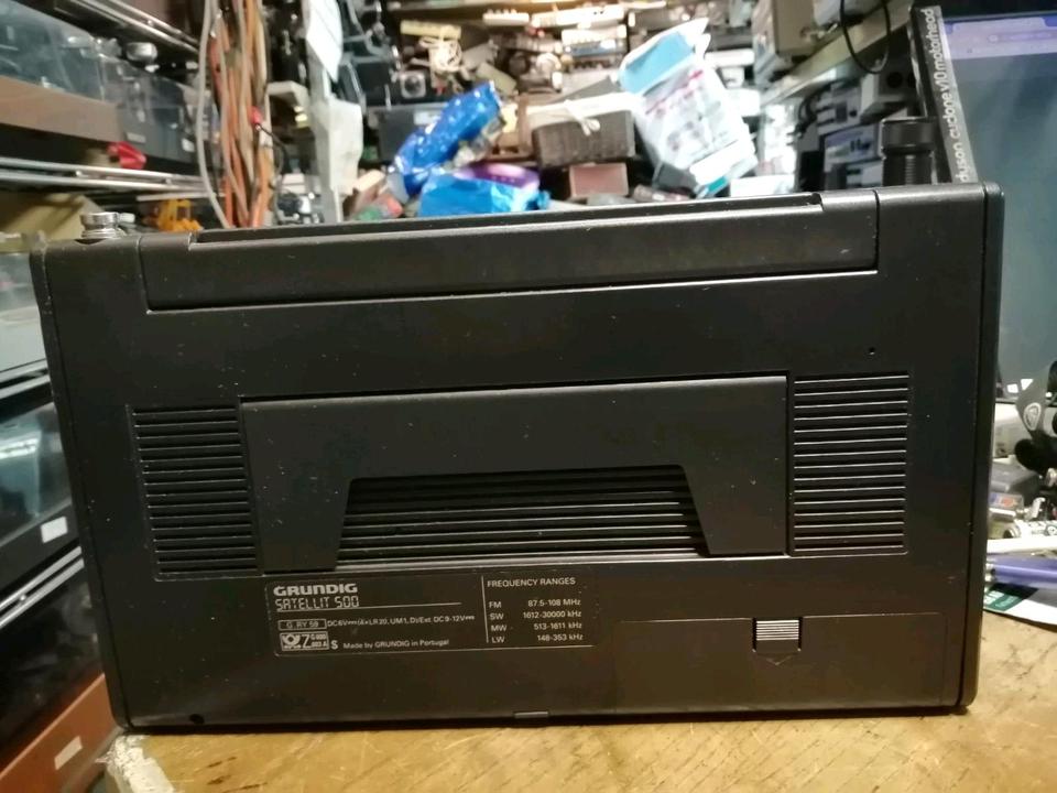 GRUNDIG SATELLIT 500, Radio OHNE Adapter!! Guter Zustand!