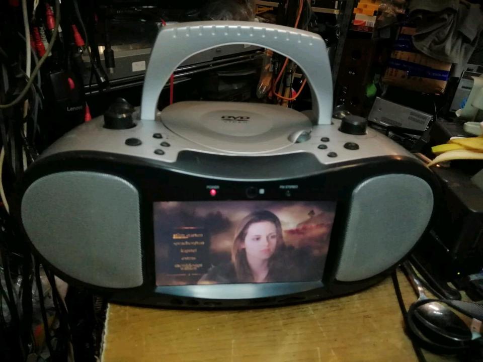 NAXA DVD-Video 2240 (Radio/DVD/CD), etwas DEFEKT!!