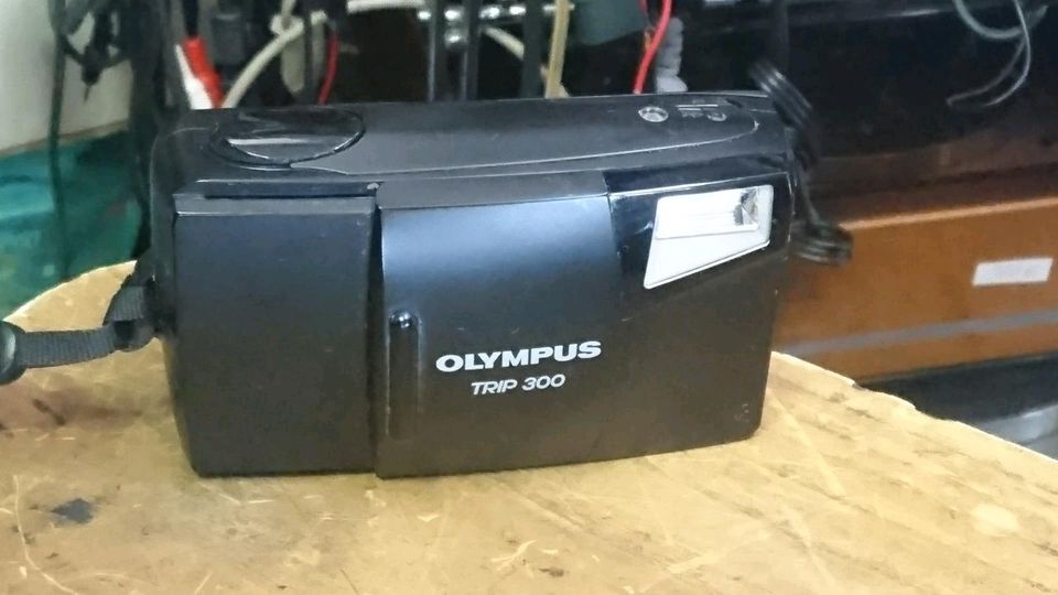 OLYMPUS TRIP 300, Analog-Kamera mit Original-Tasche!