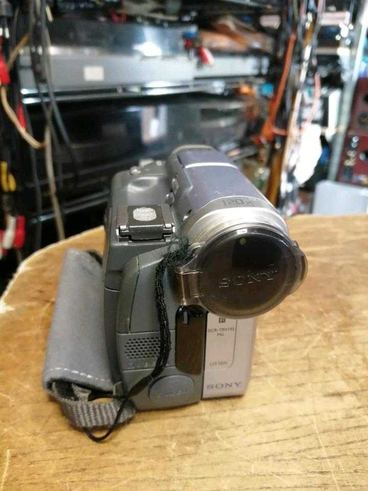SONY DCR-TRV14E, MiniDV-Videocamera mit Zubehör!!