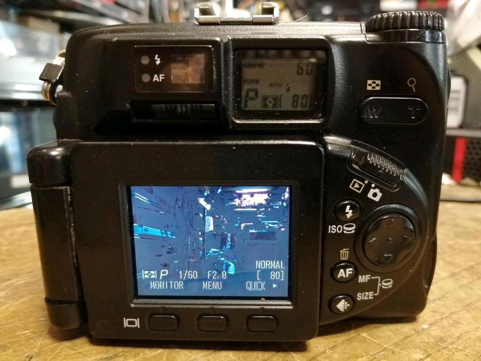 NIKON COOLPIX 5000, Digital-Kamera mit Zubehör!!