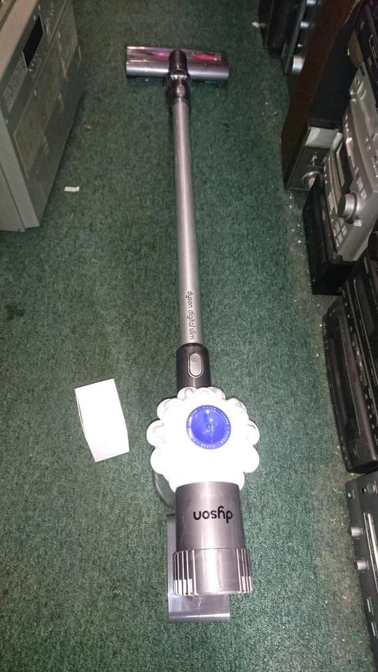 DYSON V6 digital slim, Akku-Staubsauger mit Zubehör!!