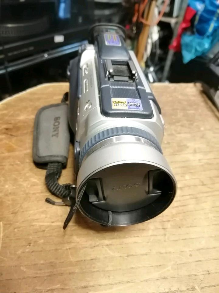 SONY DCR-TRV30E, MD-Videocamera mit Zubehör!!