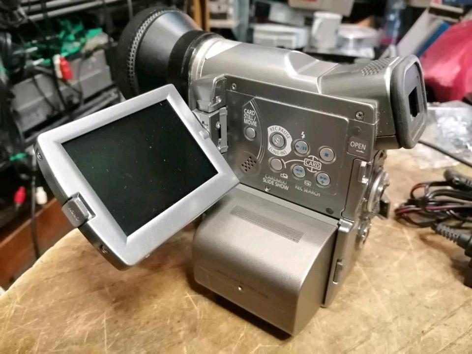 CANON MVX10i, MiniDV-Videocamera mit Speicherkarte und Zubehör!!!