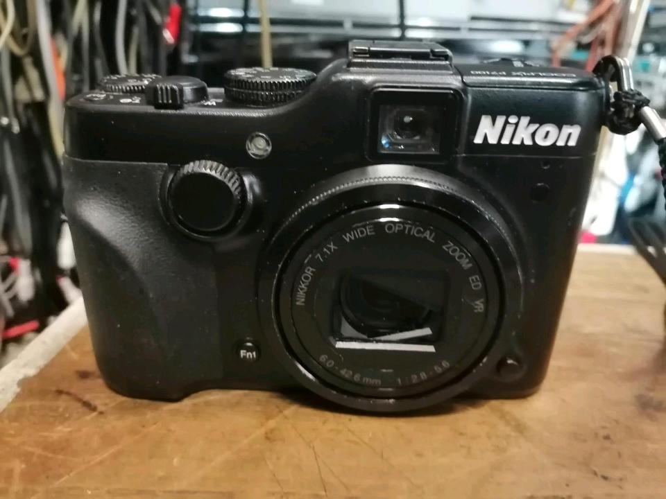 NIKON COOLPIX P7100, Digital-Kamera mit Zubehör - etwas DEFEKT!!!