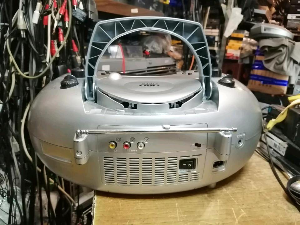 NAXA DVD-Video 2240 (Radio/DVD/CD), etwas DEFEKT!!