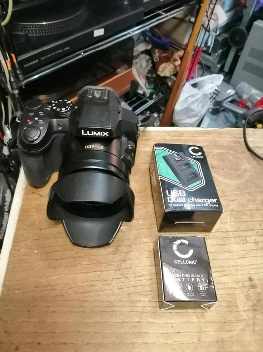 PANASONIC LUMIX DMC-FZ330, Digital-Kamera mit Zubehör!!