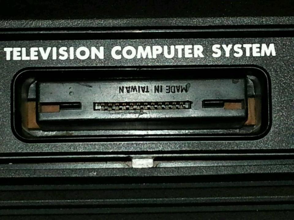 TELEVISION COMPUTER SYSTEM 2000 Built IN; Konsole, 3 Controller!