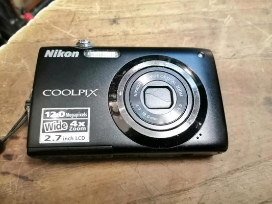 NIKON COOLPIX S3000, Digital-Kamera mit Zubehör!!!