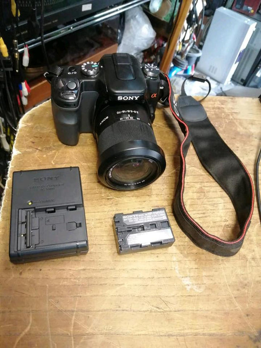 SONY DSLR-A100, Digital-Kamera mit Zubehör, guter Zustand!