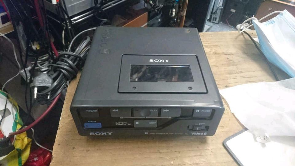 SONY EV-P10E Video Cassette Player,Video 8 ,Akku mit festem Kabel