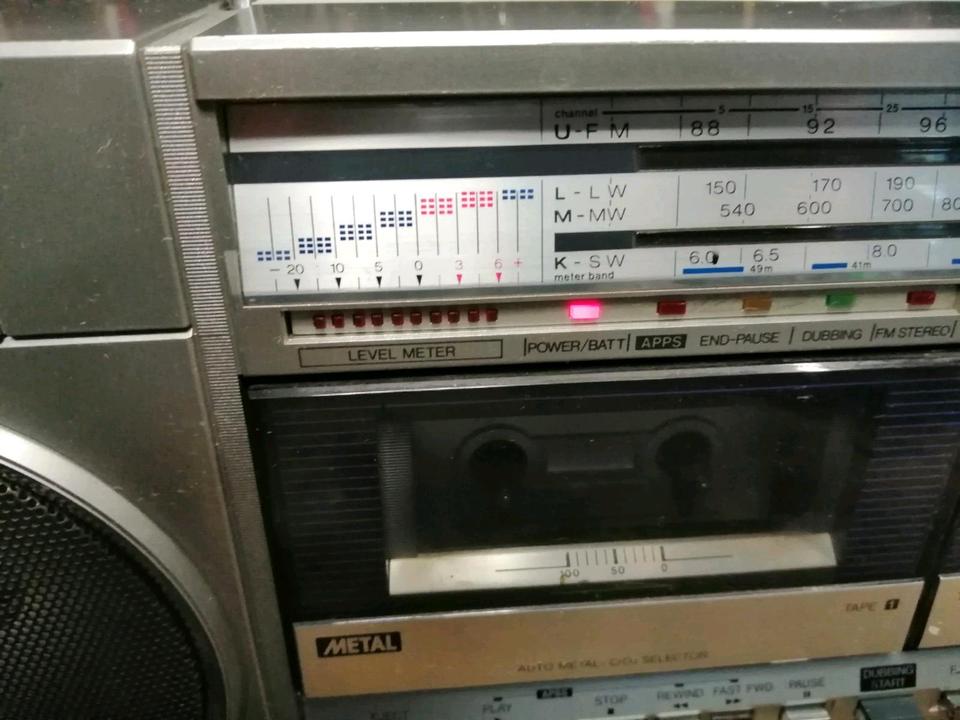 SHARP GF-500H, Radio-Cassetten-Recorder, etwas DEFEKT!!!