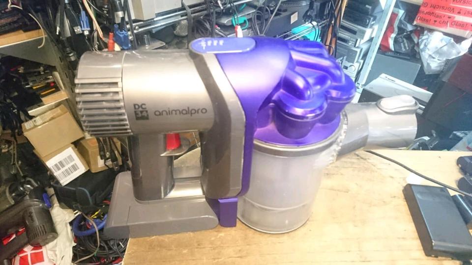 DYSON DC34 animalpro, Akku-Staubsauger mit NEUEN Akku, Zubehör!!