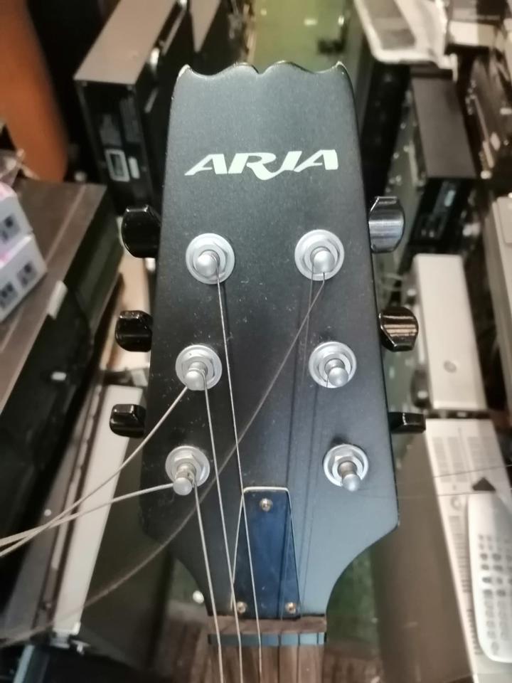 E-Gitarre "ARIA", guter Zustand, 1 Saite fehlt!!