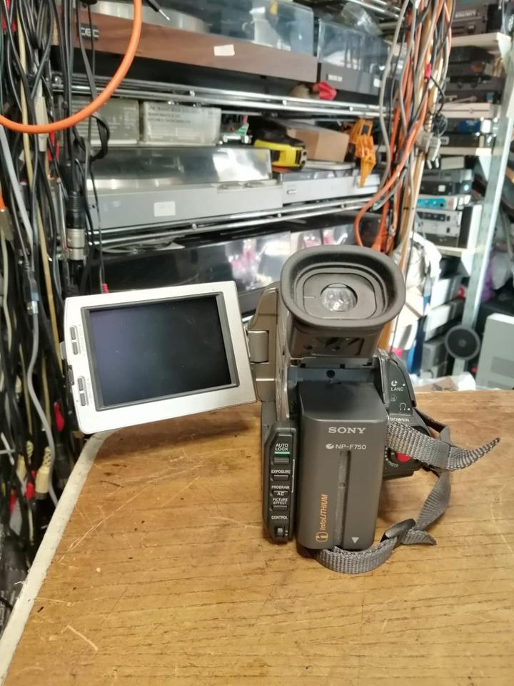 SONY DCR-TRV7E, Digital MiniDV-Videocamera mit Zubehör!!