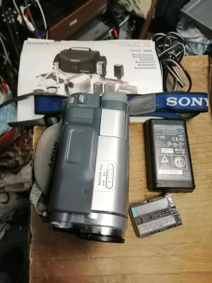 SONY DCR-TRV255E, Videocamera Digital 8, mit Zubehör!!!