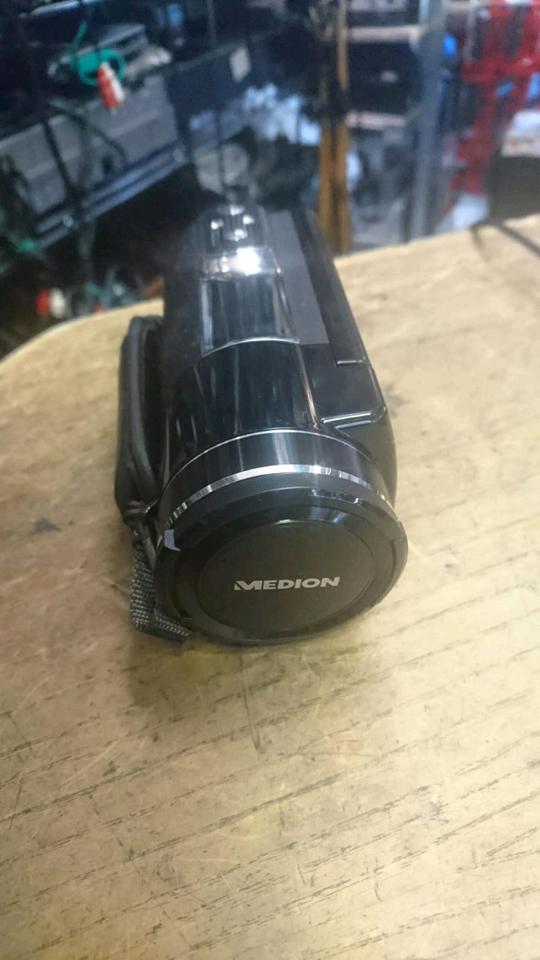 MEDION MD 86695, Videocamera OHNE Speicherkarte, mit Zubehör!