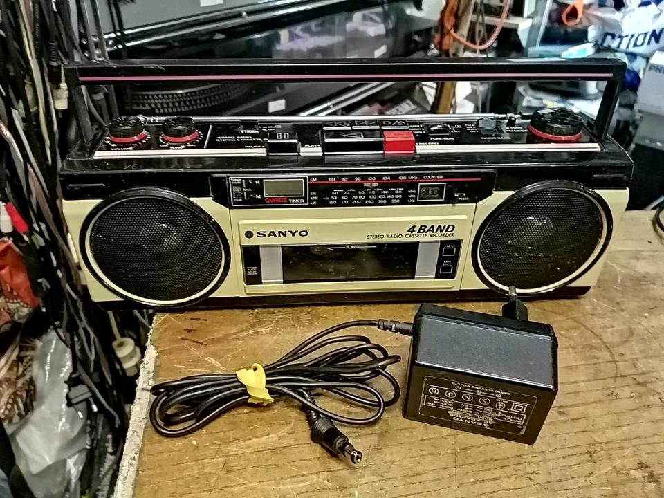 SANYO M-S350LE, Radio-Cassetten-Recorder mit Original-Adapter!!