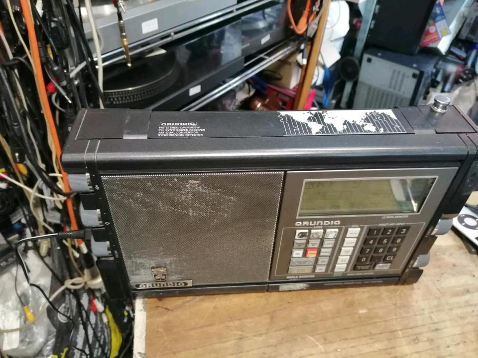 GRUNDIG Satellit 700, Radio, Display leuchtet NICHT!
