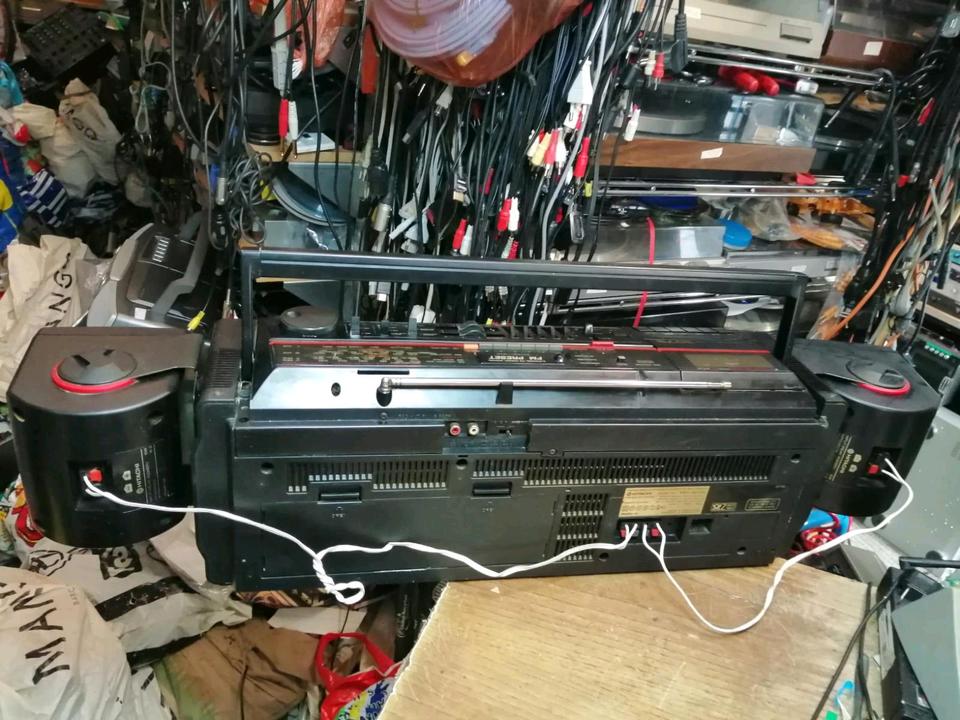 HITACHI TRK-3D75E, Ghettoblaster, etwas DEFEKT!!