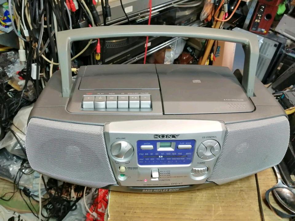 SONY CFD-V7 Radio-Cassetten-Recorder mit CD, guter Zustand!!!