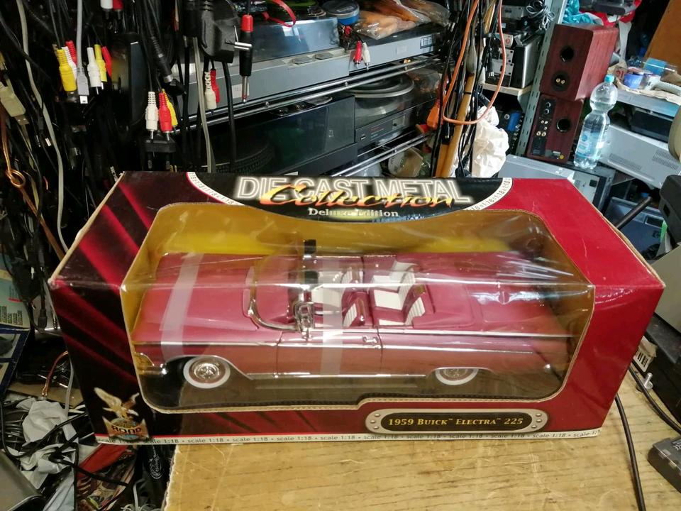 ROAD Signature 1959 BUICK ELECTRA 225 1:18, NEU & OVP!!