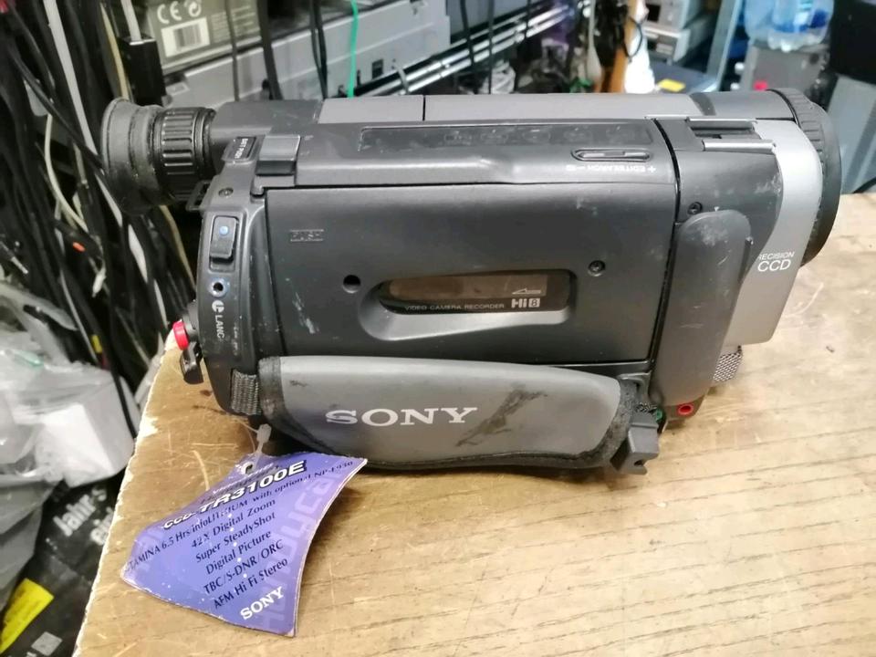 SONY CCD-TR3100E, Videocamera Hi8 und Video 8