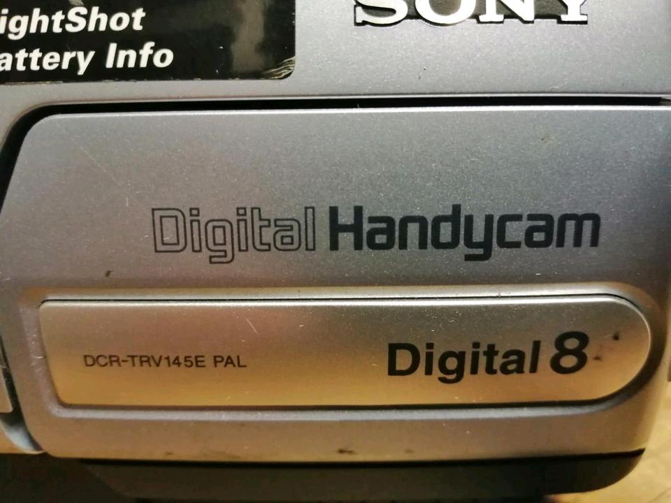 SONY DCR-TRV 145E Digital 8, Videocamera mit Zubehör!!