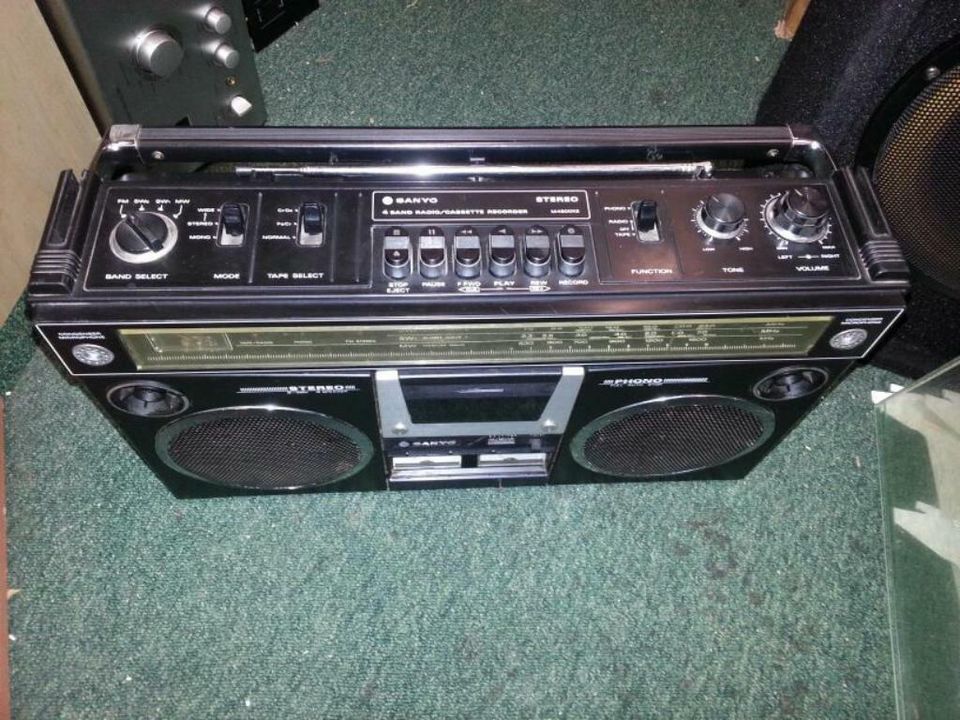 SANYO Modell: M4500 KE, Radio-Cassettenrecorder, etwas DEFEKT!!