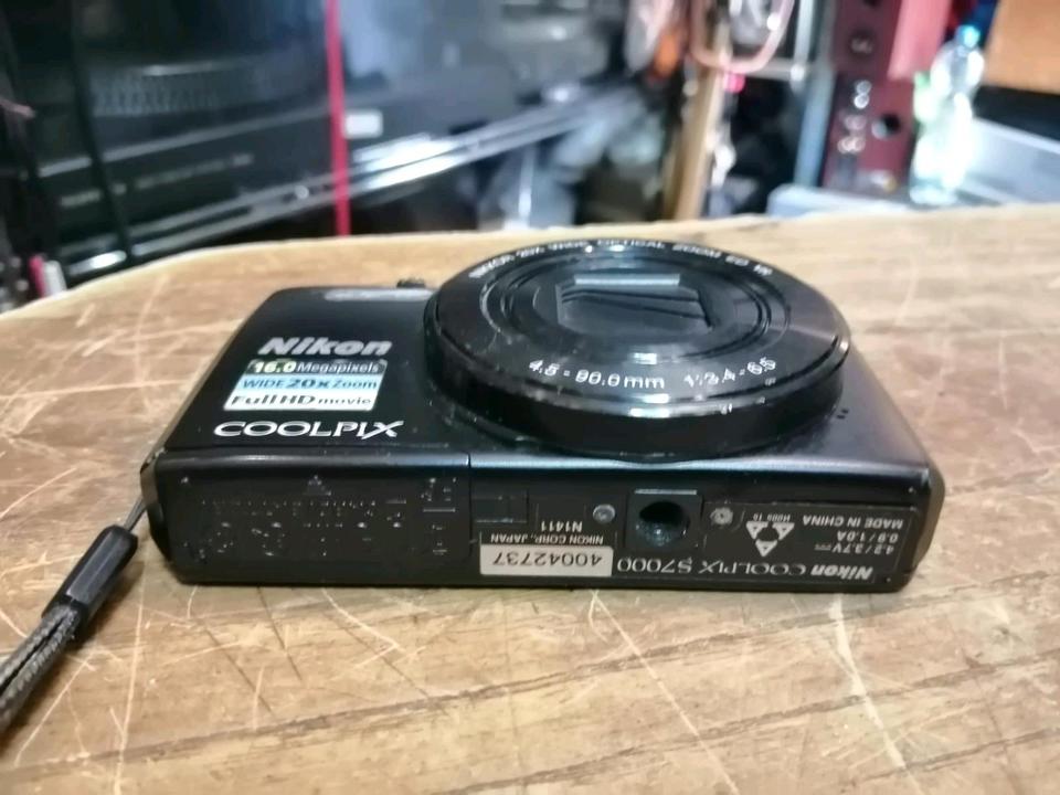 NIKON COOLPIX S7000, Digital-Kamera mit Zubehör!