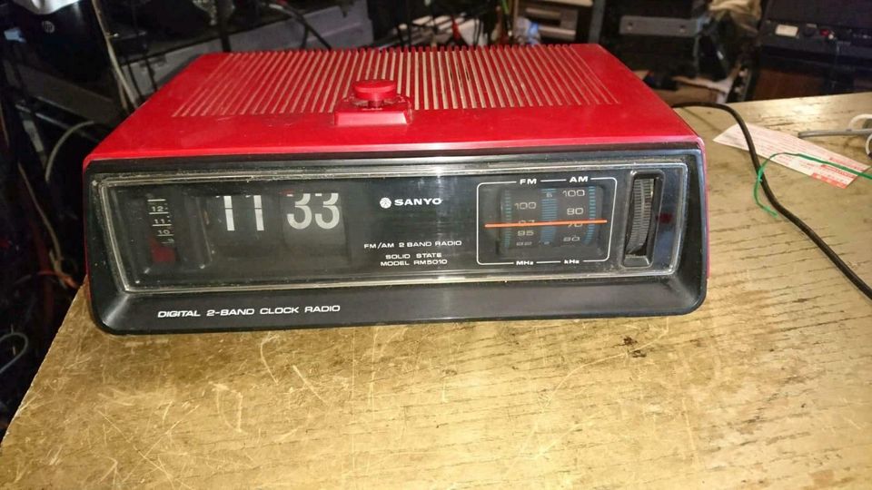 SANYO Model: RM5010, Klappzahlenwecker mit Radio, etwas DEFEKT!!