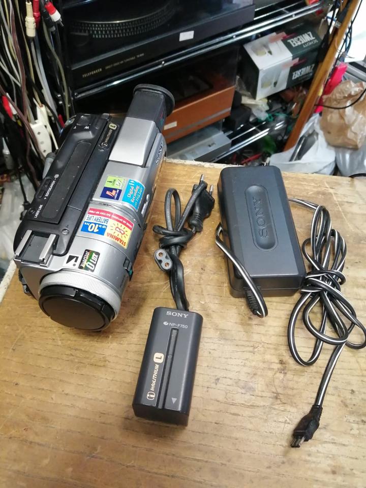 SONY DCR-TR7000E PAL, Videocamera Hi8 und Video 8, mit Zubehör!!